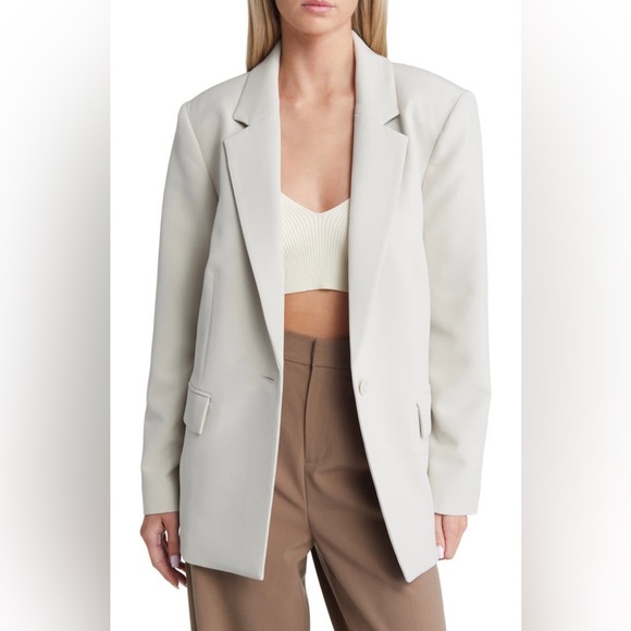 Blazer used like very new! #OpenEdit Over size style XS/Beige Silver color. - Picture 5 of 9